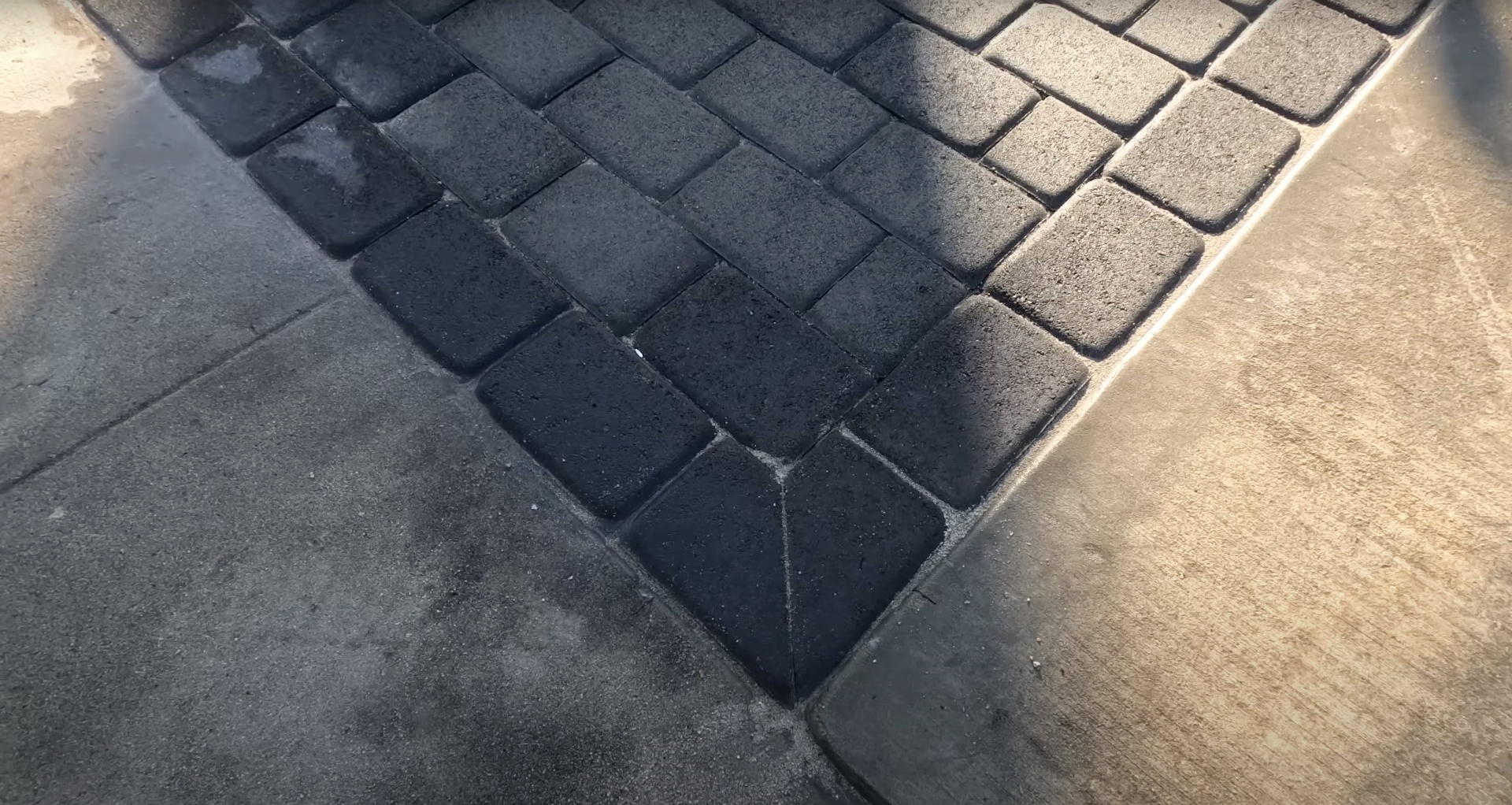 Decorative interlocking concrete pavers in charcoal and tan color pattern Decorative concrete pavers Mt Vernon VA - charcoal and tan colored interlocking pavers